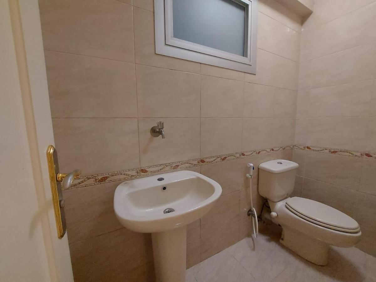 Classic 3br Ma'adi Degla St 231 By Sizzler Restaurant Apartment Cairo