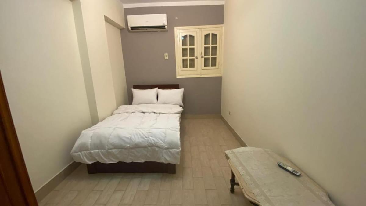 Classic 3br Ma'adi Degla St 231 By Sizzler Restaurant Cairo